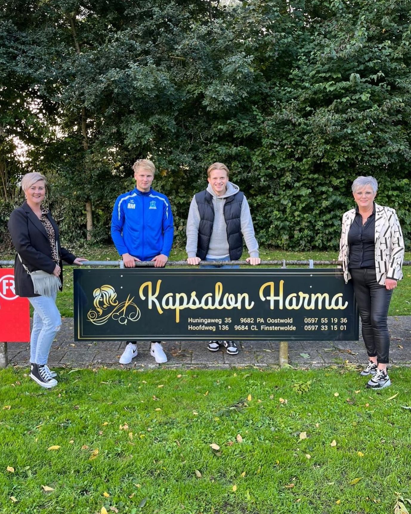 Nieuw reclamebord Kapsalon Harma